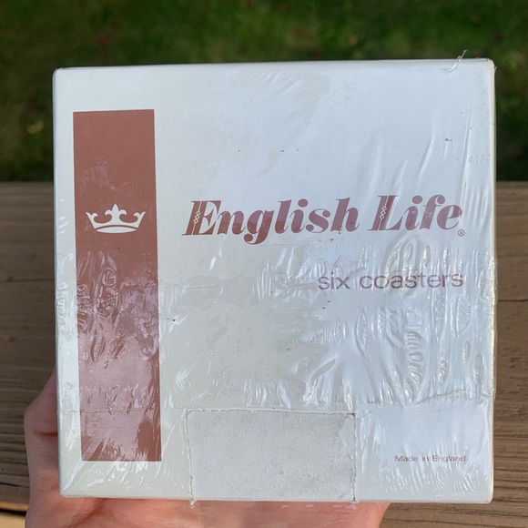 New in box- set of 6 English Life square coasters. Floral design. - Picture 2 of 5